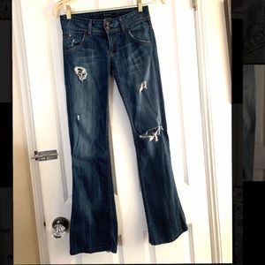 Hudson 🐯 Distressed Slight Bootcut Jeans